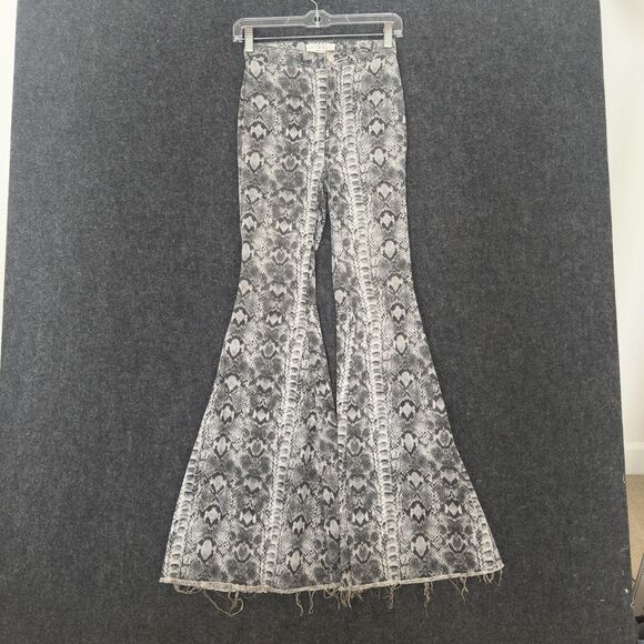 We The Free Pants Women's 25 Gray Black Snake Print Flare Bell Bottom Jeans - Picture 1 of 11